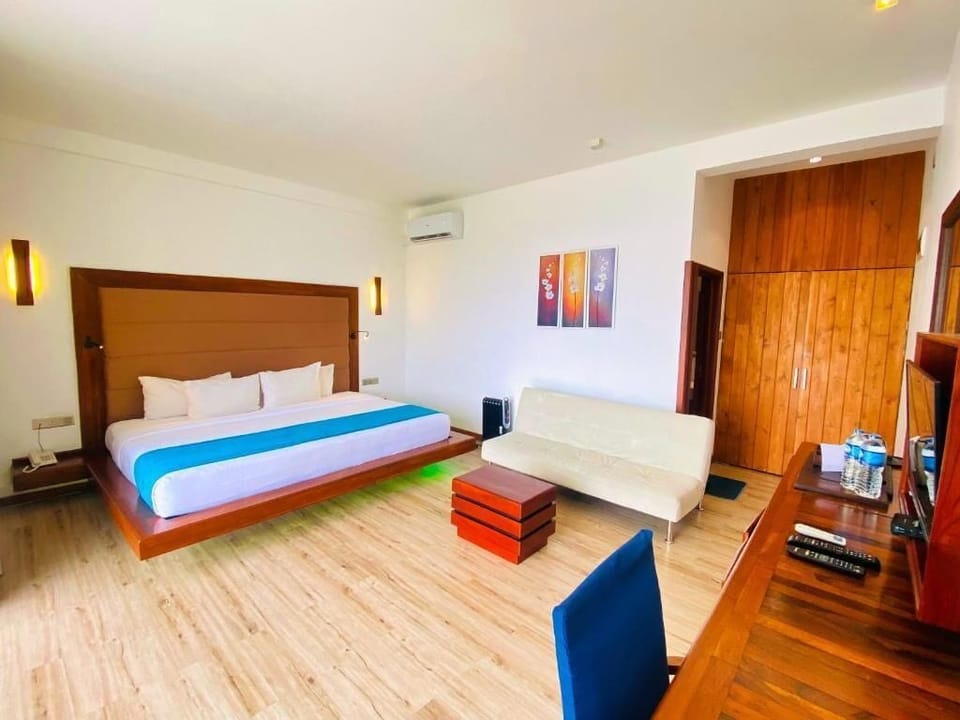 Deluxe Double Room, Balcony, Courtyard View | In-room safe, soundproofing, iron/ironing board, WiFi (free)