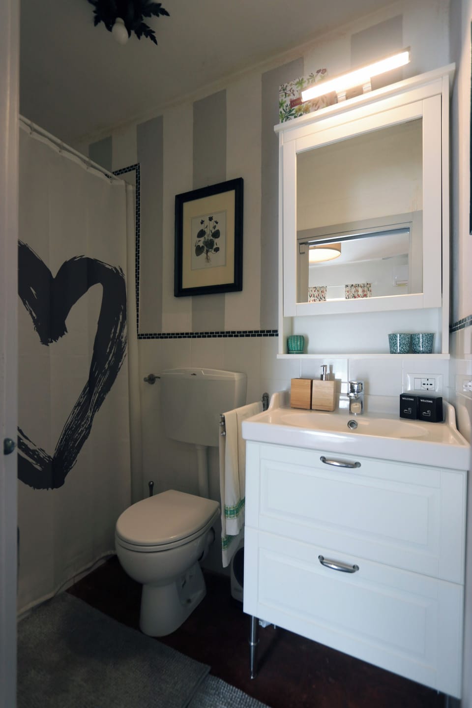 Basic Double or Twin Room, Courtyard View | Bathroom | Shower, hair dryer, towels, soap