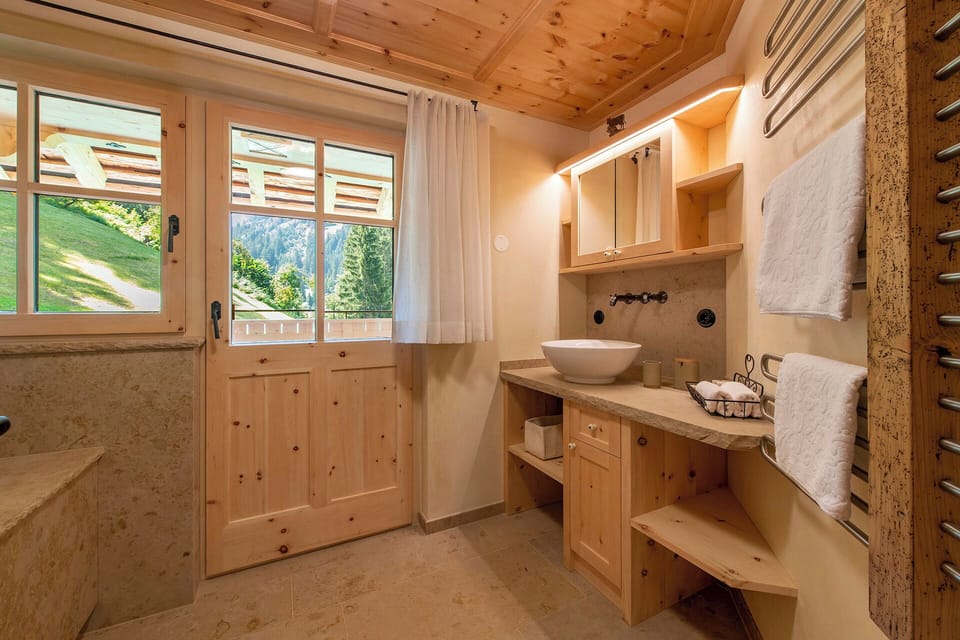 Chalet, 3 Bedrooms, Mountain View | Bathroom