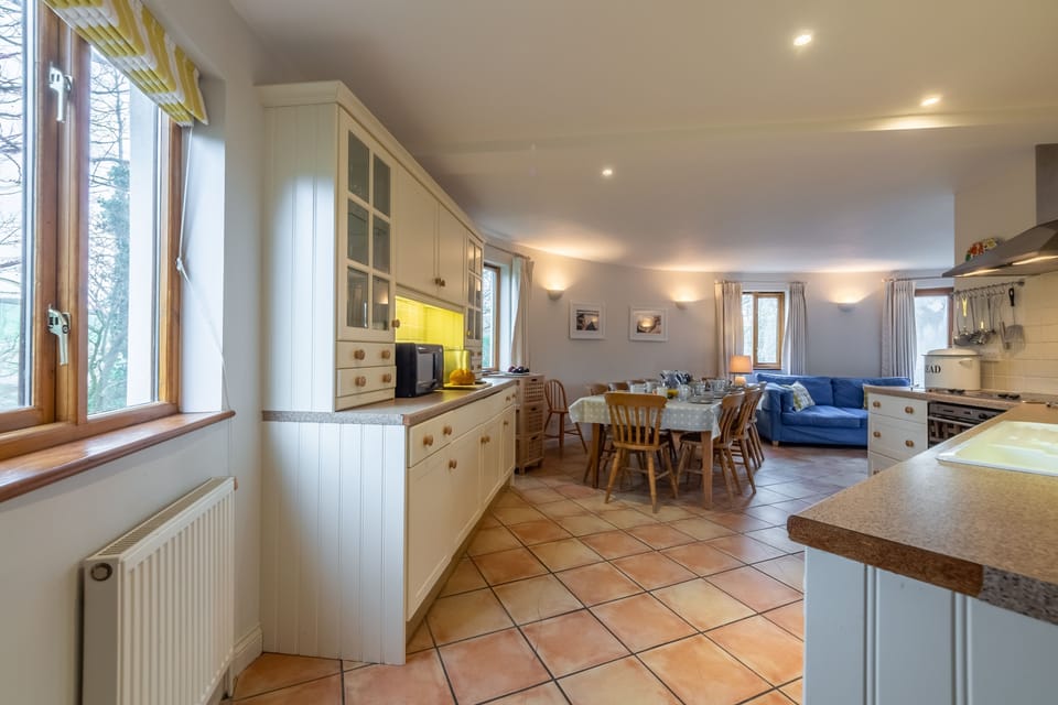 The Little Roundhouse, Polzeath: First floor kitchen