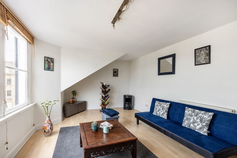 City Apartment, 1 Double Bed with Sofa bed, Non Smoking, City View | Living area | 40-inch Smart TV with satellite channels