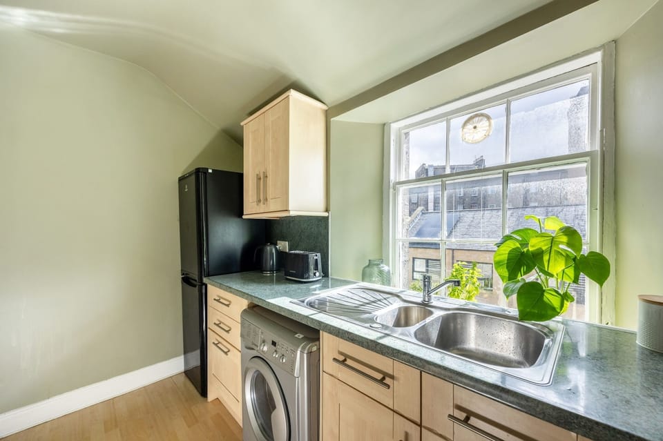 City Apartment, 1 Double Bed with Sofa bed, Non Smoking, City View | Private kitchen | Espresso maker, coffee/tea maker, electric kettle, highchair
