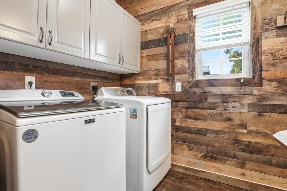 Full-Size Laundry Room With Utility Sink - Washer, dryer, sink, and extra storage are useful for longer stays, beach towels, and everyday cleanup.