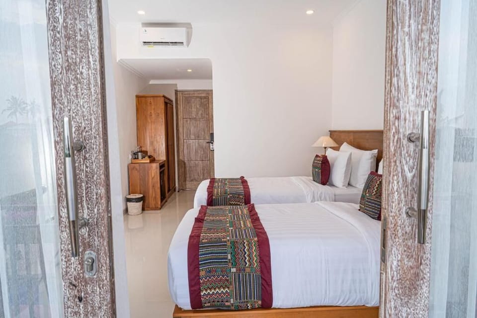 Deluxe Twin Room, Balcony, Garden View | Desk, laptop workspace, free WiFi