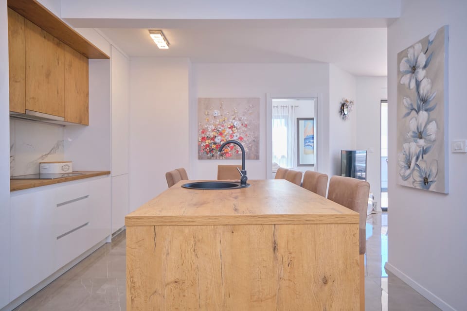 Classic Apartment, Balcony, Beach View | Private kitchen
