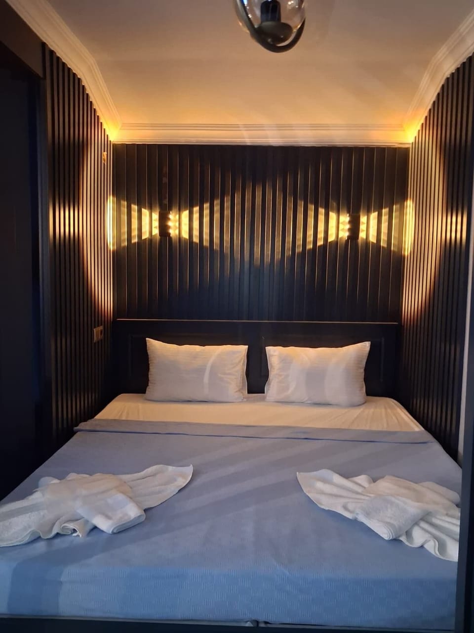 Deluxe Duplex, Balcony, Sea View | Iron/ironing board, free WiFi, bed sheets, wheelchair access