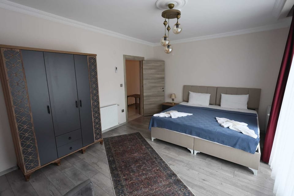 Deluxe Duplex, Balcony, Sea View | Iron/ironing board, free WiFi, bed sheets, wheelchair access