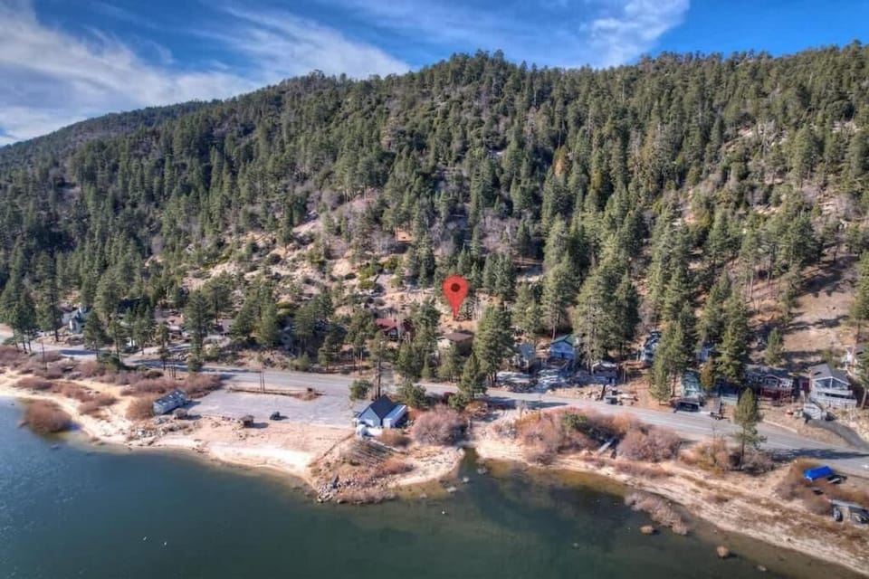 Lakefront Home - Lakefront Home with Lake Access across the street