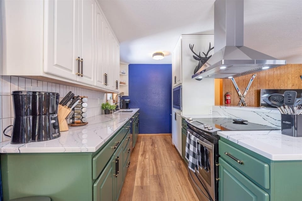 House, 4 Bedrooms | Private kitchen | Coffee/tea maker, fridge, oven, toaster