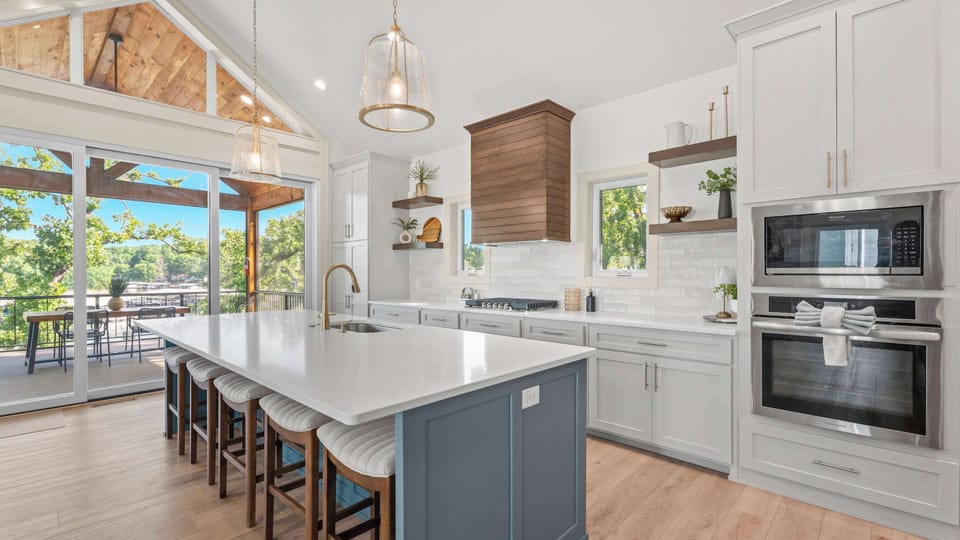 The sophisticated kitchen is well equipped for an unforgettable getaway​