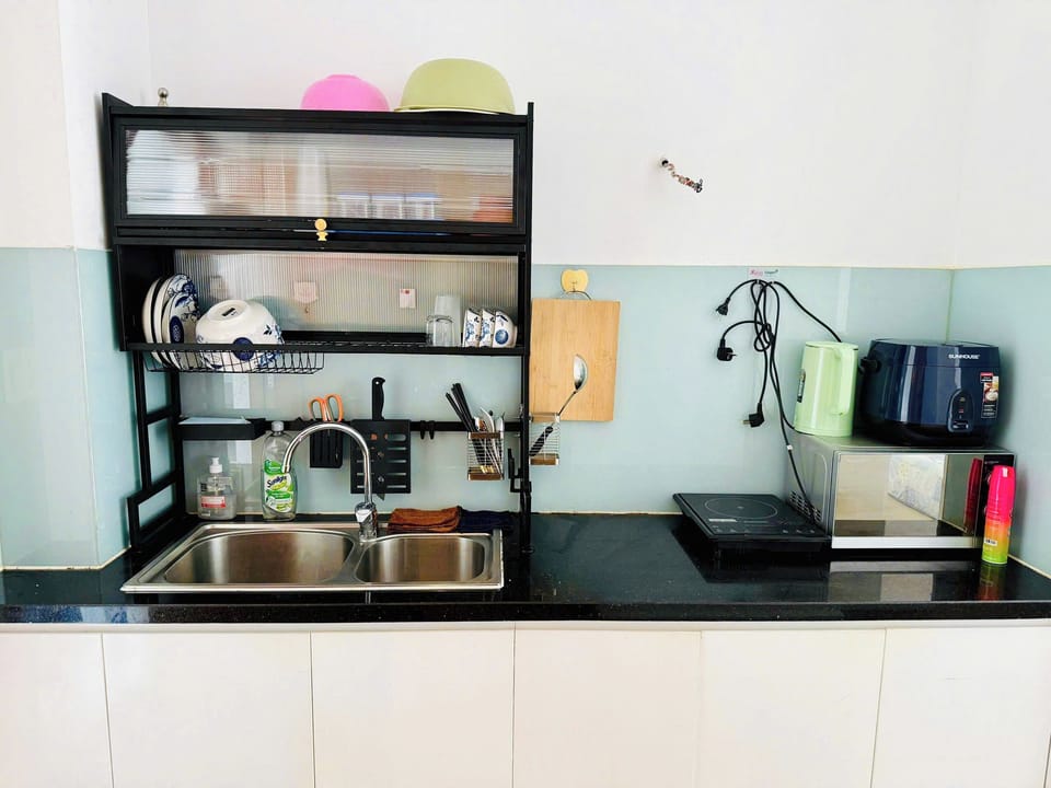 Standard Apartment, Balcony, Partial Lake View | Private kitchen | Rice cooker