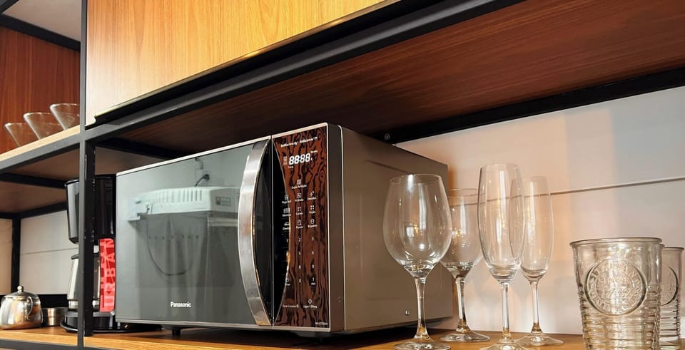Comfort Apartment | Microwave