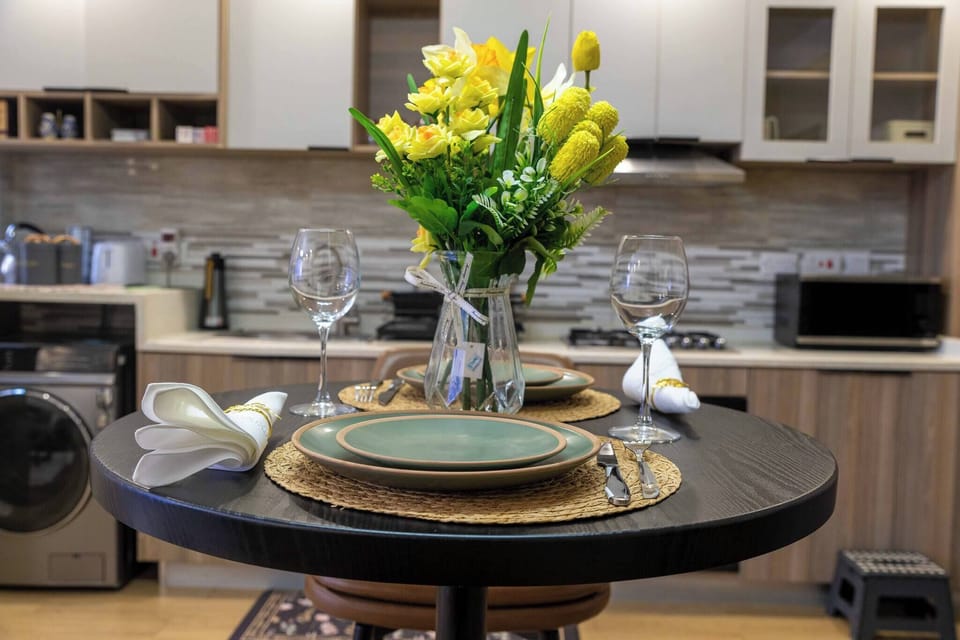 Apartment, 1 Bedroom, Accessible, Balcony | Dining room