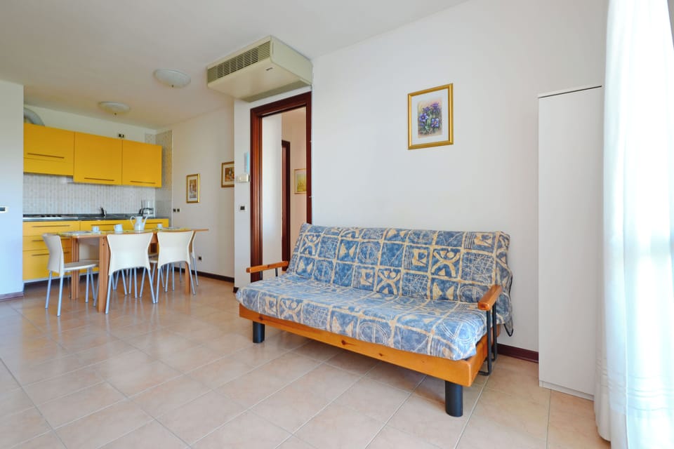 Apartment, 2 Bedrooms, Balcony, Garden View | Living room