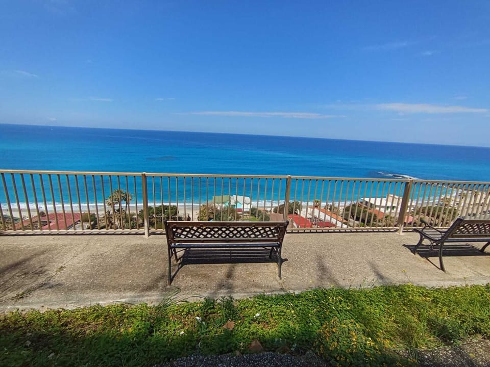 Comfort Apartment, Balcony, Partial Ocean View | Property grounds