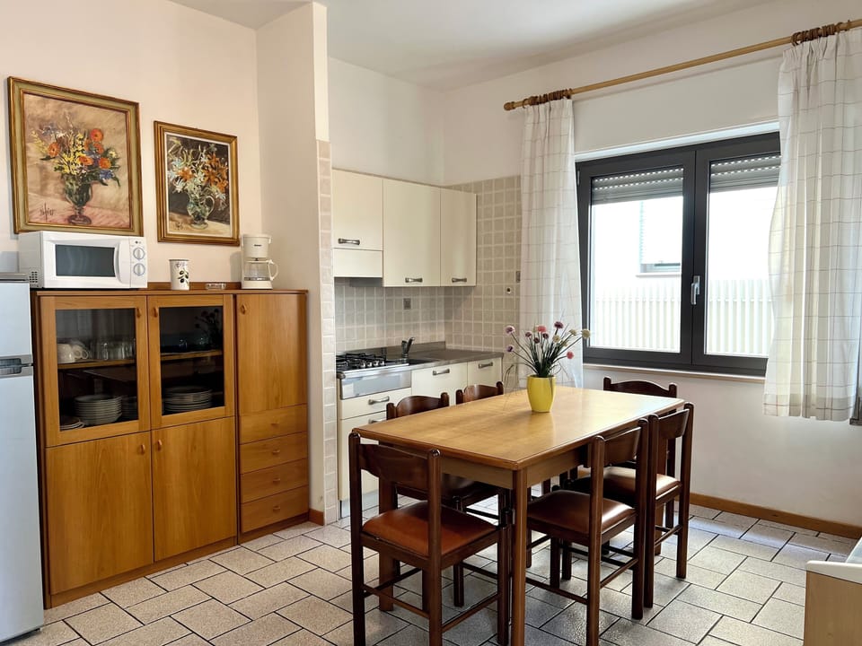 Apartment, 3 Bedrooms, Patio, Garden View | Dining room