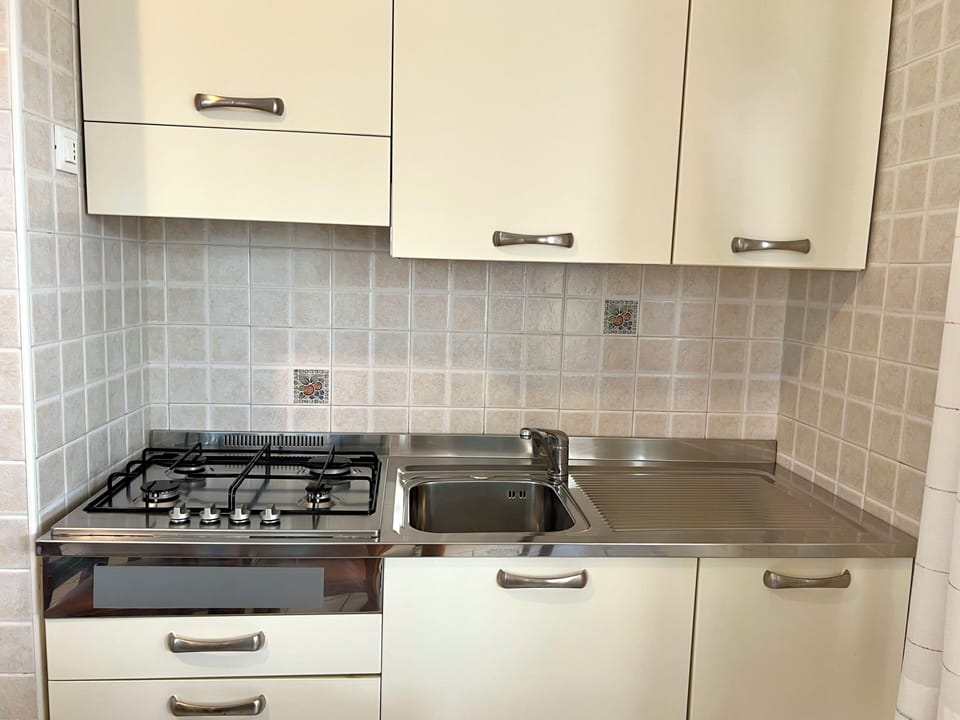 Apartment, 3 Bedrooms, Patio, Garden View | Interior