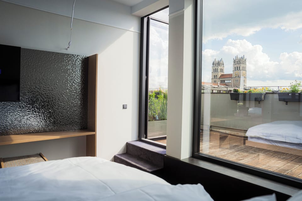 Premium Penthouse | Desk, laptop workspace, free WiFi