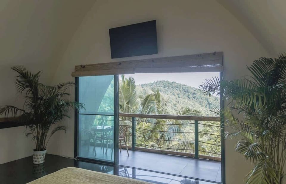 Bedroom ( 1 king bed )