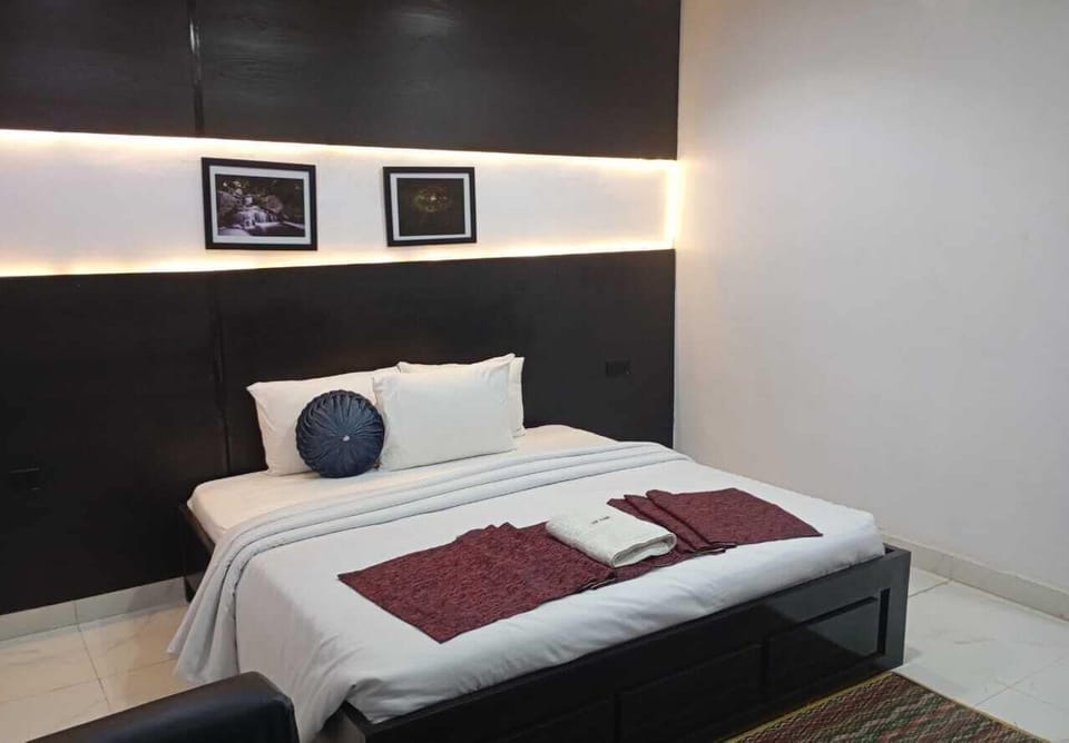 Classic Double Room, Park View | Desk, laptop workspace, free WiFi
