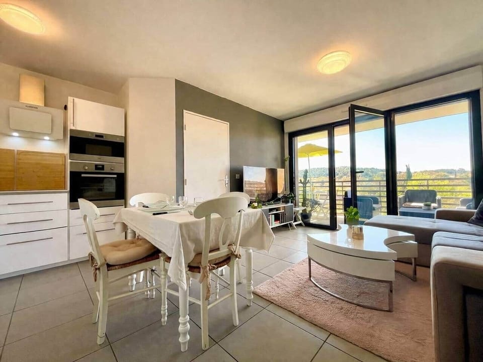 living room, dining table, TV, kitchen, terrace