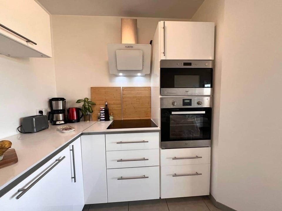kitchen, oven, microwave, toaster, kettle, coffee machine
