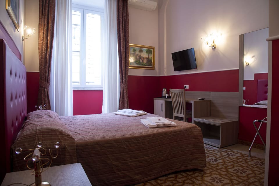 Luxury Double or Twin Room | Egyptian cotton sheets, in-room safe, individually decorated, desk