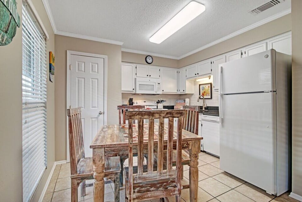 Dining Room table - seating for 4