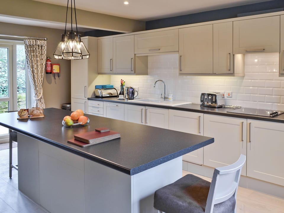 Useful breakfast bar and kitchen island | Dovedale - Darwin Lake, Darwin Lake, near Matlock