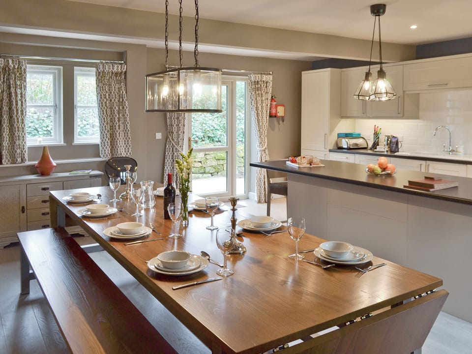Spacious dining area in kitchen | Dovedale - Darwin Lake, Darwin Lake, near Matlock