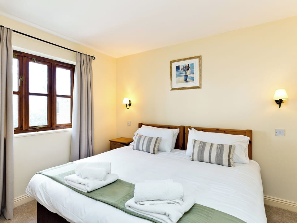 Charming double bedroom | Dove Cottage - Knockerdown Cottages, Carsington, near Ashbourne