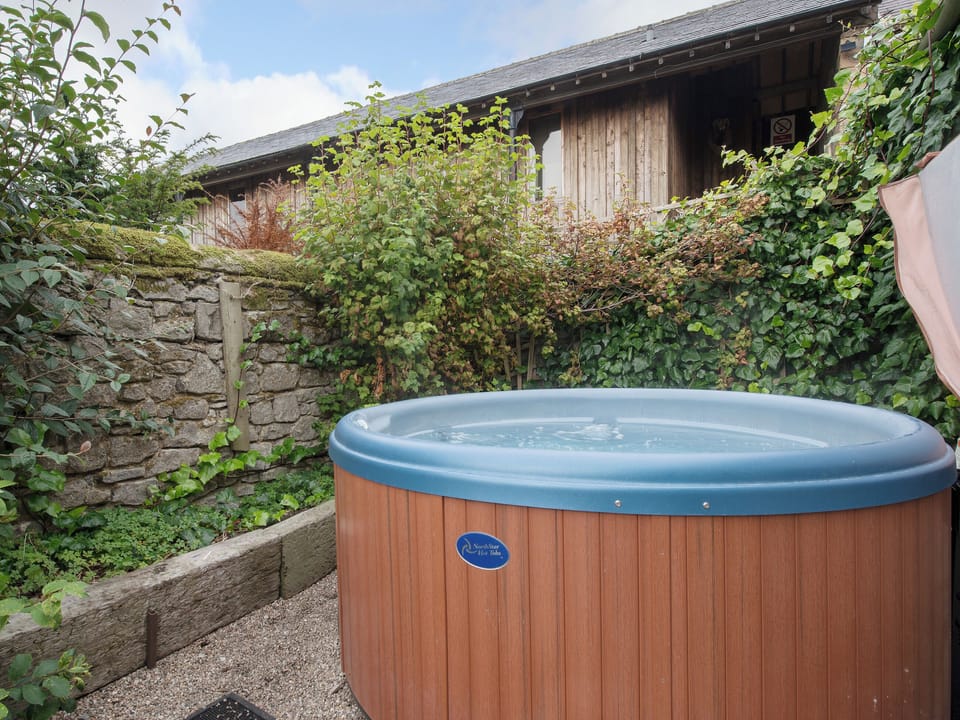 Hot tub | Harthill Hall - Cokaynes, Alport, nr. Bakewell