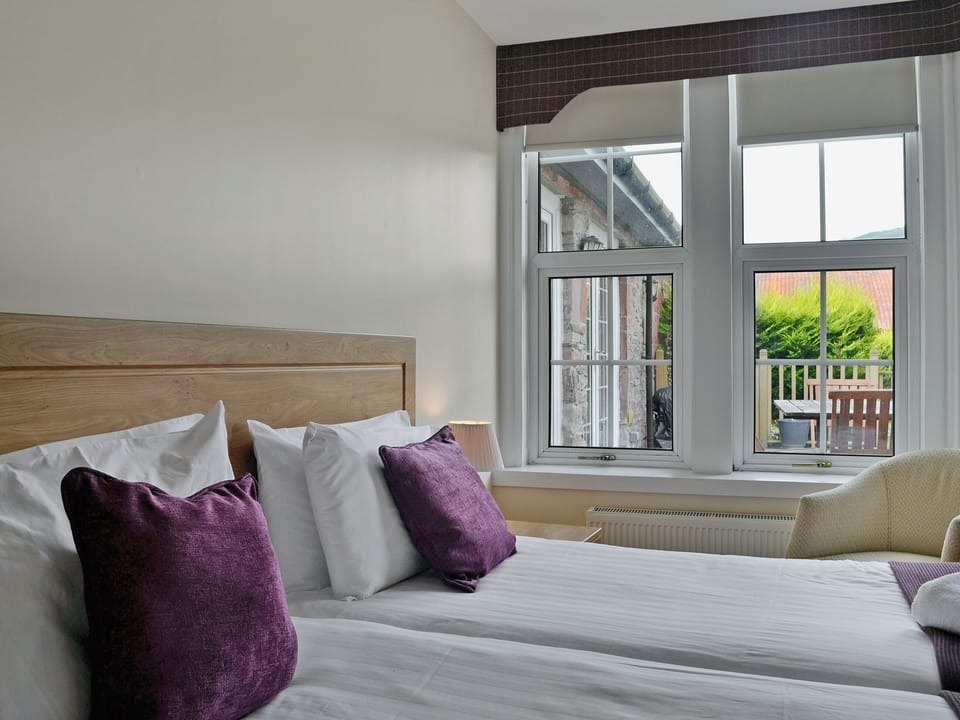 Twin bedroom | Auchendennan - A&rsquo;dennan Farm Cottage, Arden, Alexandria