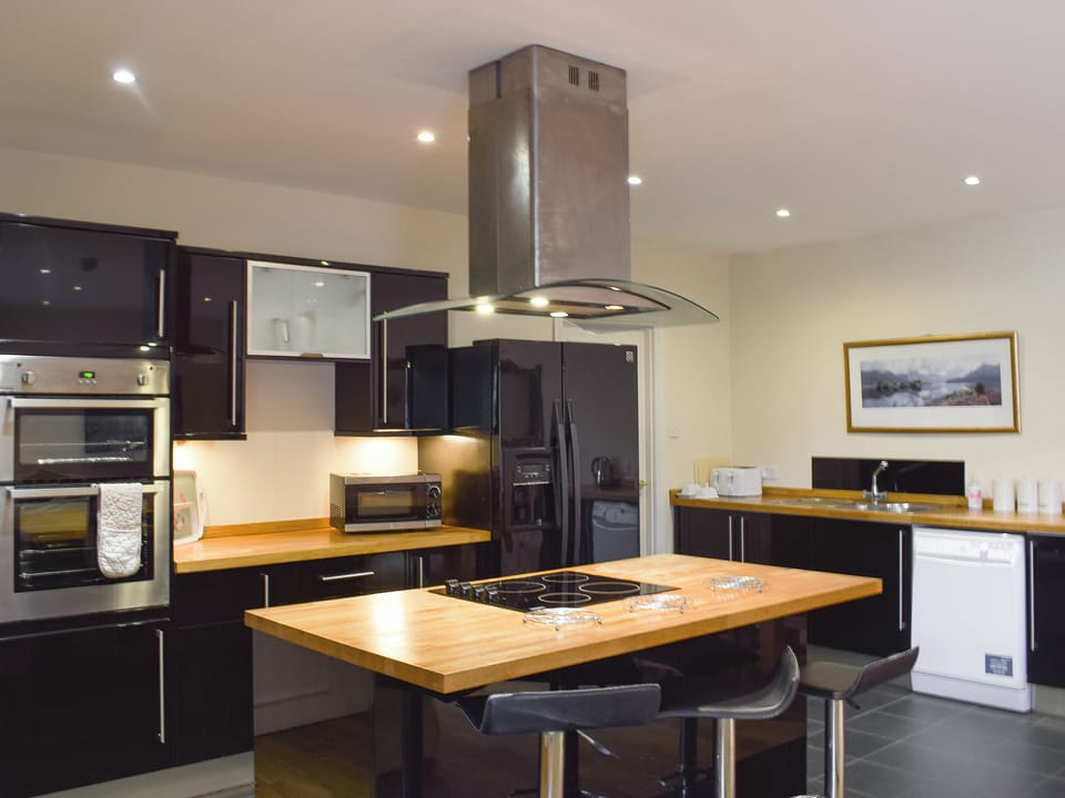 Well equipped kitchen area | A&rsquo;dennan Farm Cottage - Auchendennan, Arden, Alexandria