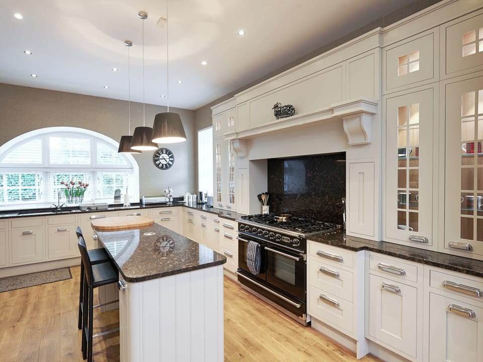 Magnificent well-equipped kitchen with gas range | The Coach House - Home Farm, Glendaruel