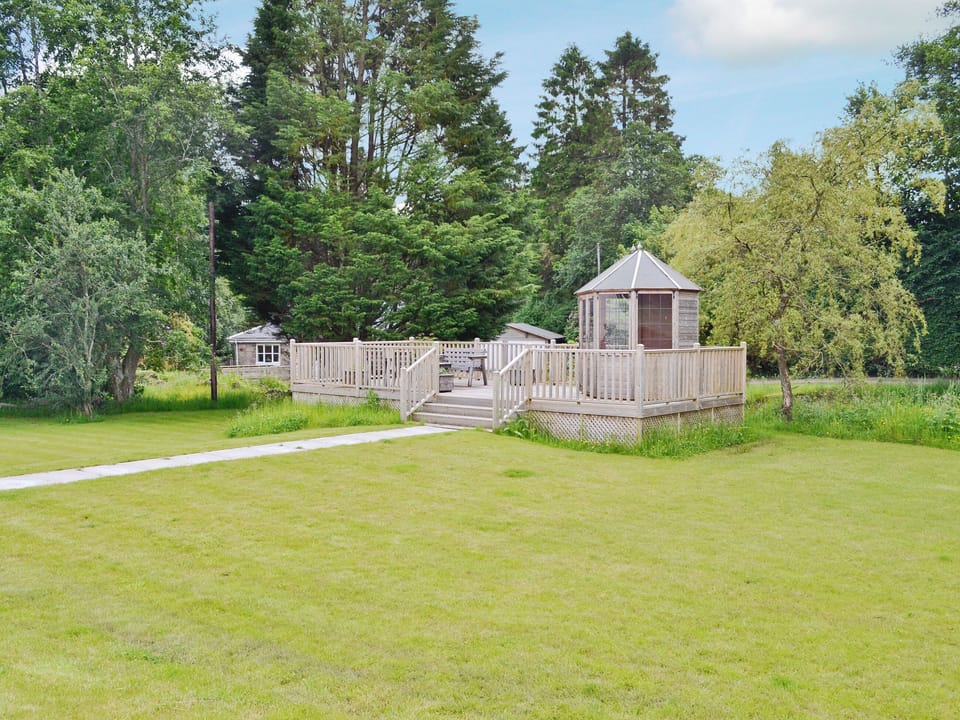 Garden | Auchendennan - Chestnut Cottage, Arden, Alexandria