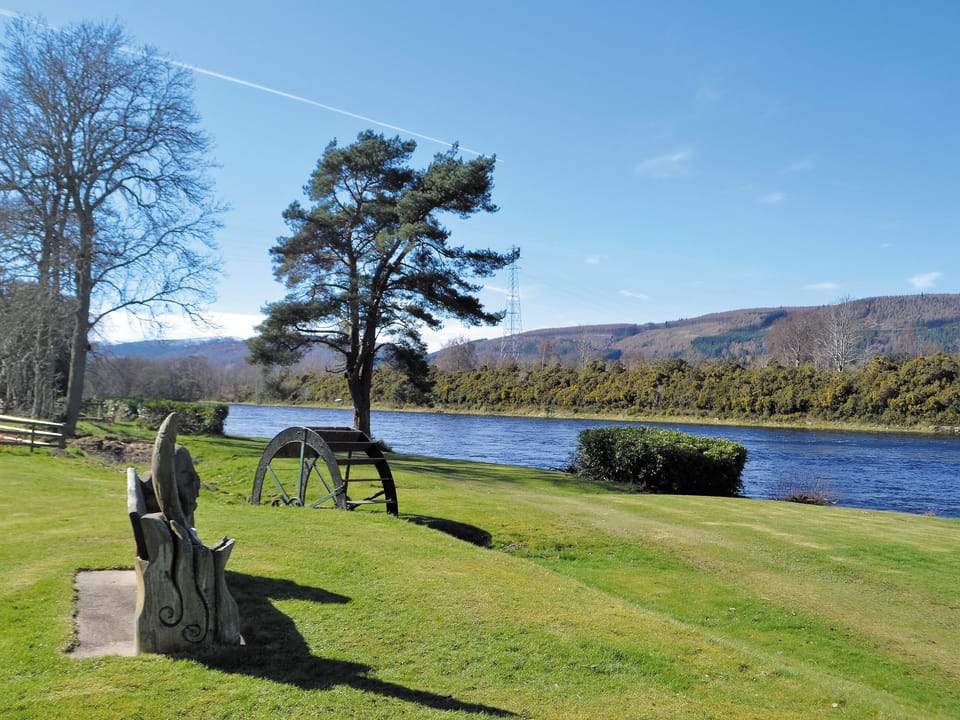 Garden and grounds | Ness Castle Estate - Red Squirrel Lodge, Inverness