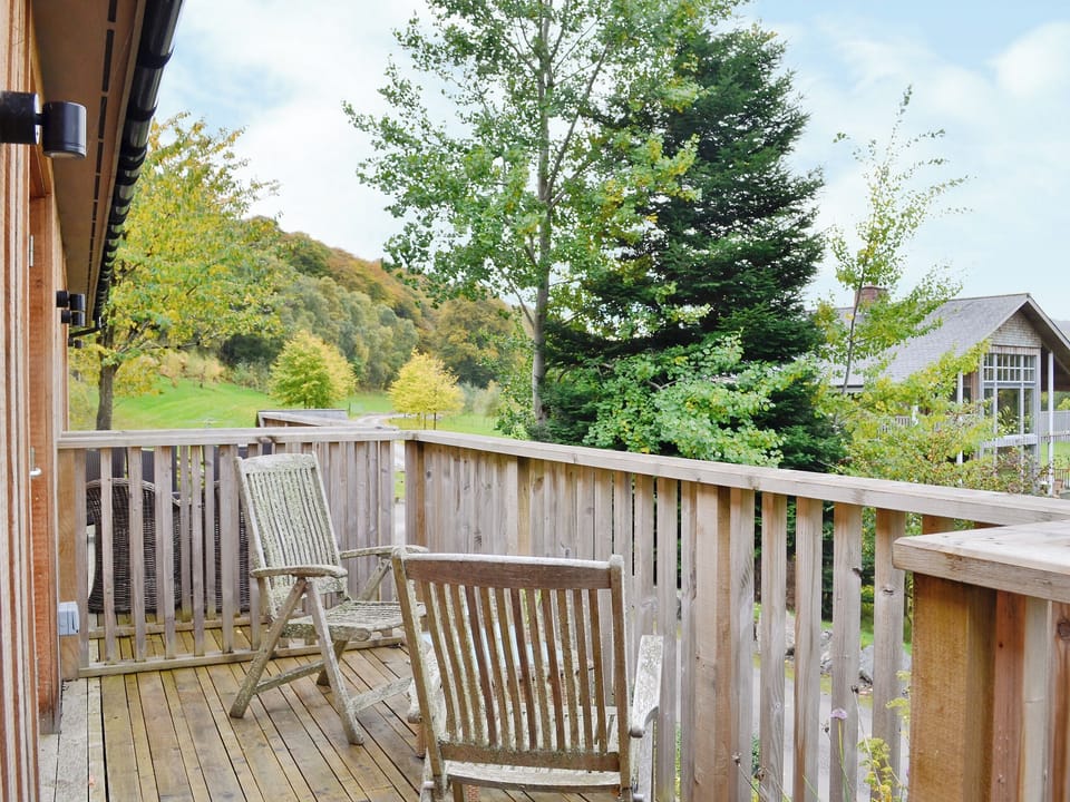 Sitting-out-area | Ness Castle Estate - Weir Cottage, Inverness