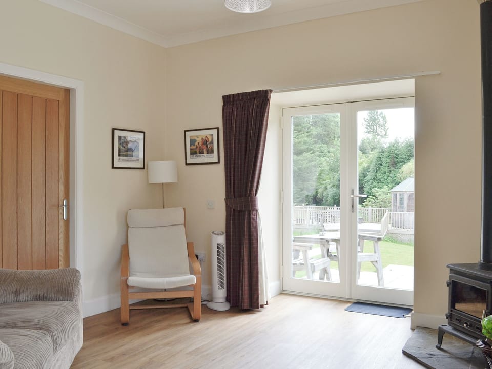 Open plan living/dining room/kitchen | Auchendennan - Willow Cottage, Arden, Alexandria