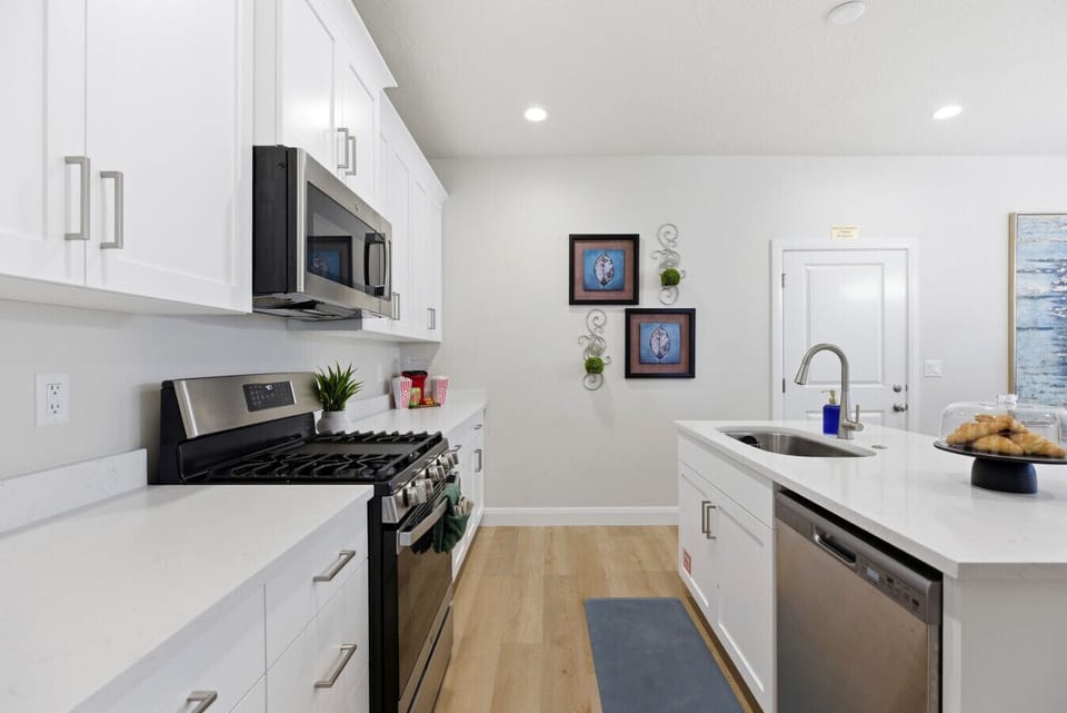 Kitchen: Sleek design with modern appliances, perfect for culinary adventures and gatherings!
