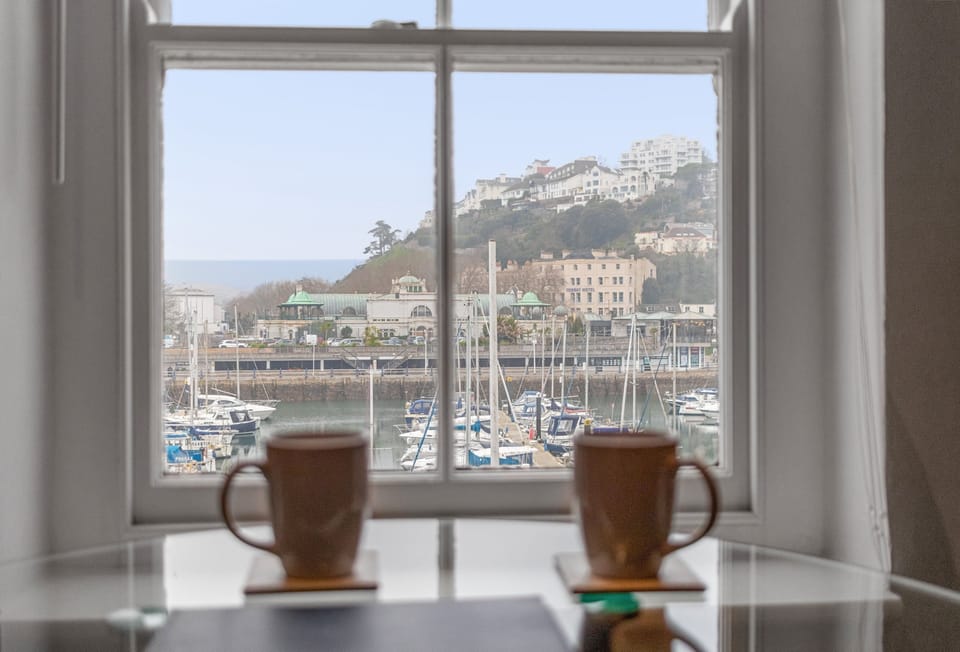 Quayside Marina, Torquay: Views over the bustling harbour
