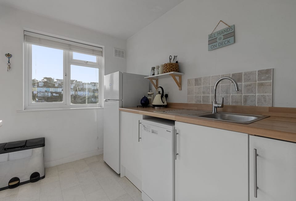 Harbour Heights, Brixham: Well-equipped kitchen