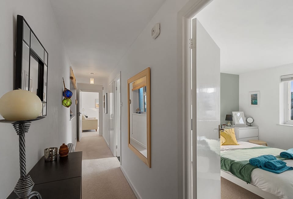 Harbour Heights, Brixham: Birght and comfortable apartment with panoramic sea views