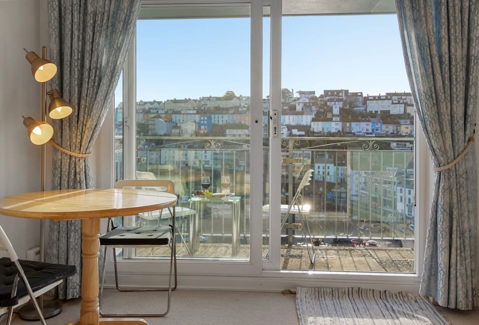Harbour Heights, Brixham: Sitting room with sliding glass doors to the balcony