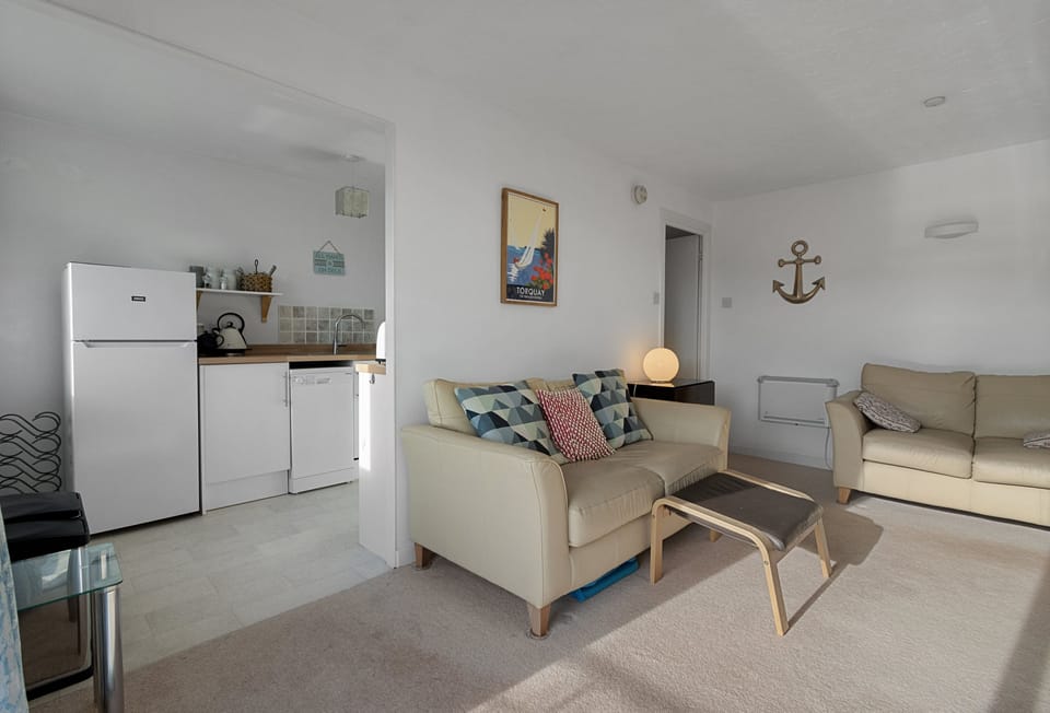 Harbour Heights, Brixham: Bright sitting room