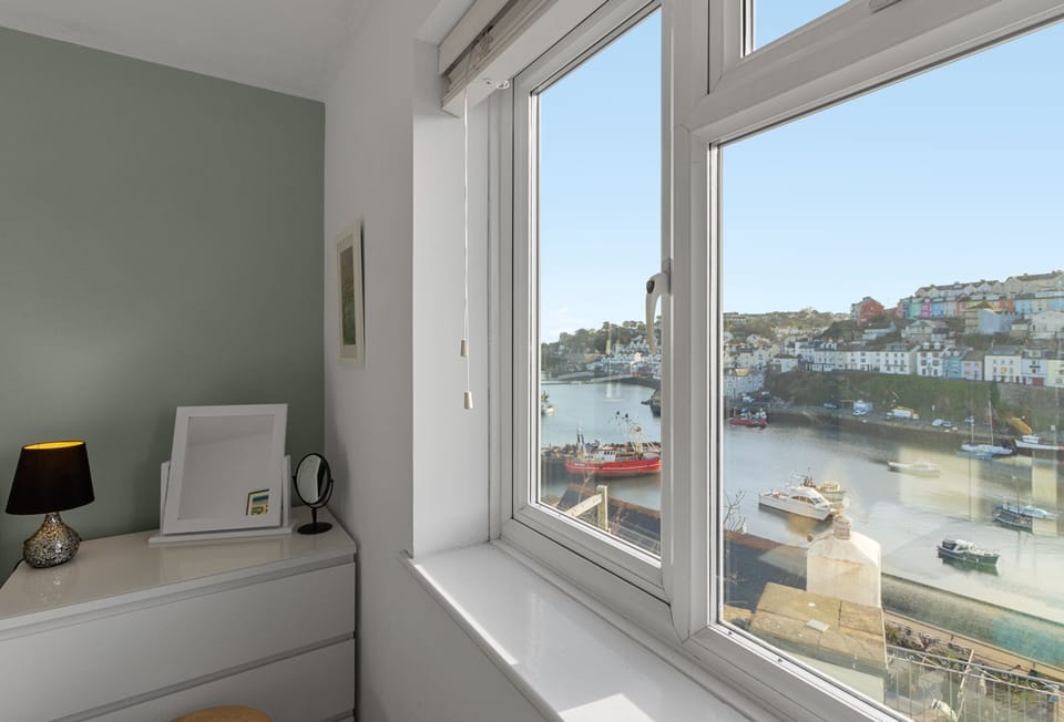 Harbour Heights, Brixham: Bright and comfortable bedroom with harbour views