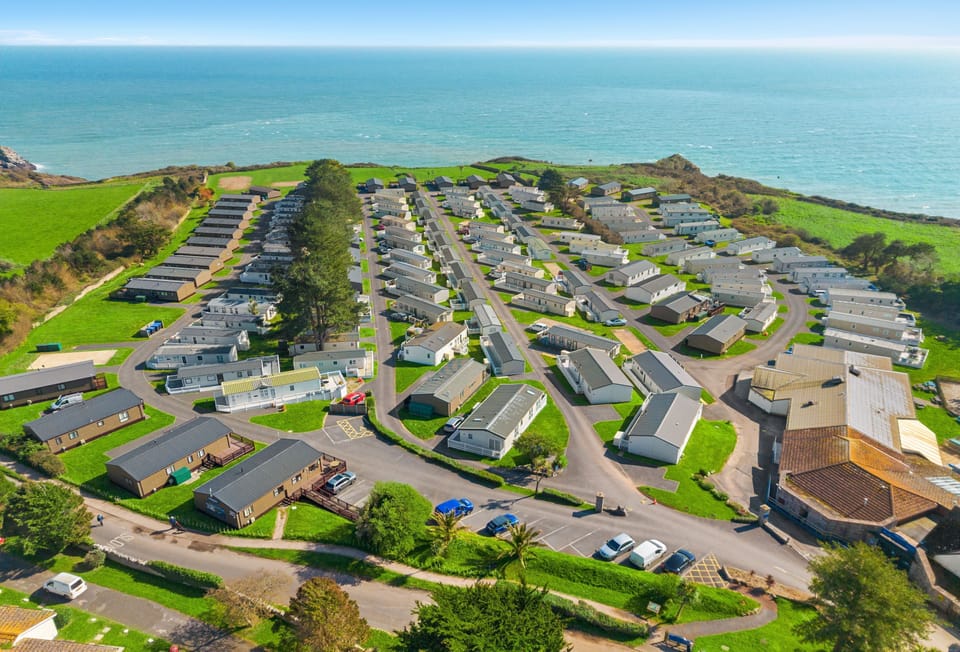Coastpath Cabin, Landscove: A charming and dog-friendly coastal caravan