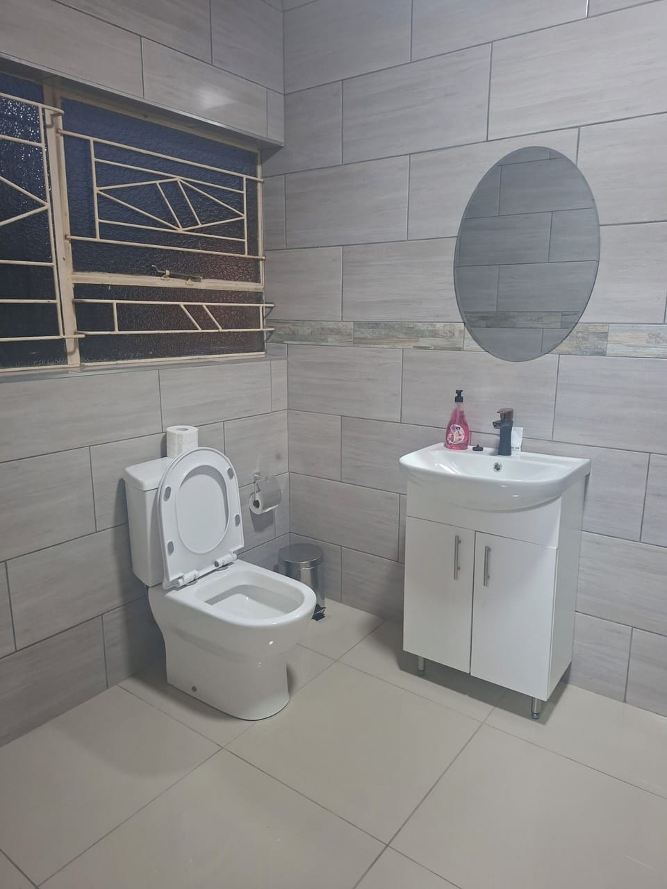 Comfort Twin Room | Bathroom | Soap, shampoo, toilet paper