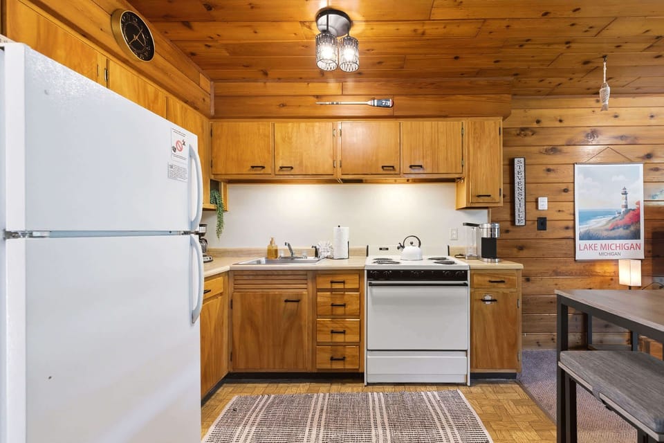 Everything you need for carefree family meals between Chalet adventures.