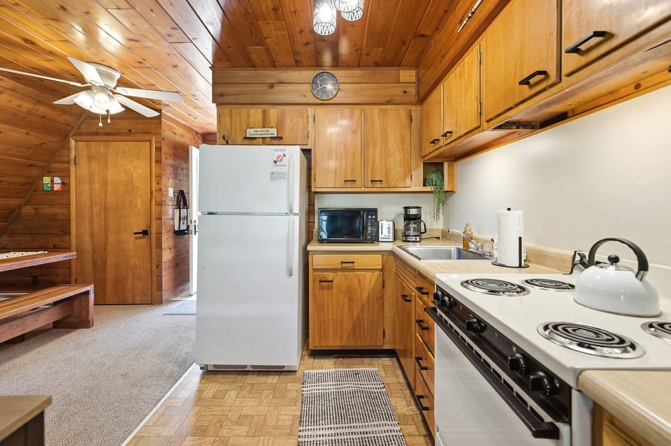 Fully equipped kitchen with essential appliances for everyday meals.